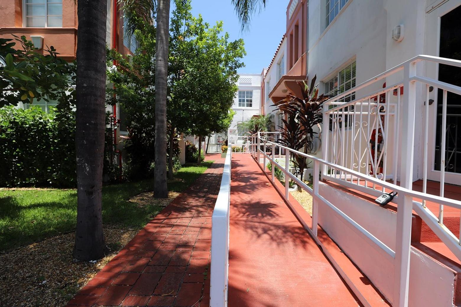 South Beach Steps To Ocean Drive Free Parking & Pet Friendly マイアミビーチ エクステリア 写真